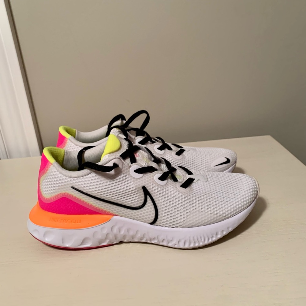 Nike Air Zoom Structure 22 Running Trainers